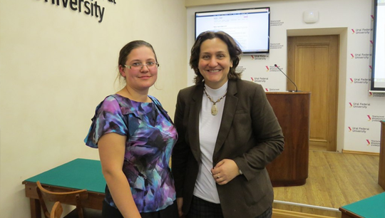 Под руководством Елены Березович (на фото справа) защищено 13 кандидатских диссертаций; также она являлась научным консультантом по докт