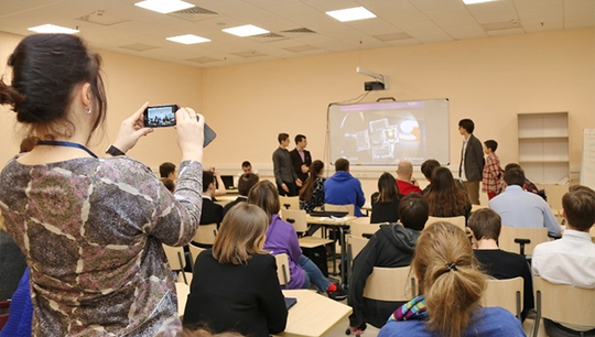 Базовое мобильное приложение для смогут дорабатывать школьники любых проектных смен. Фото: sirius.urfu.ru