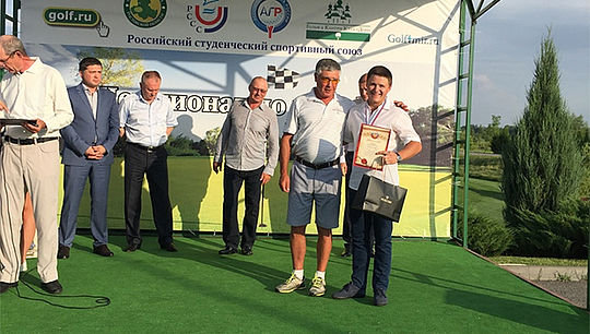 Pavel Lezhnin (on the right) is a bronze medalist of IV Open Golf Championship of the Sverdlovsk Region 2015
