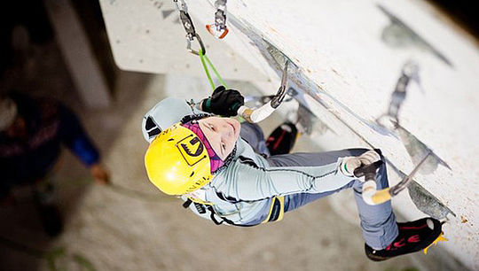 Алена Кочебаева имеет звание действующей чемпионки России по ледолазанию и мастера спорта по альпинизму. Фото из личного архива Алены Коч