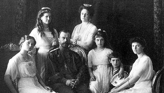 Среди документов — акт отречения Николая II от престола. Фото из открытых источников
