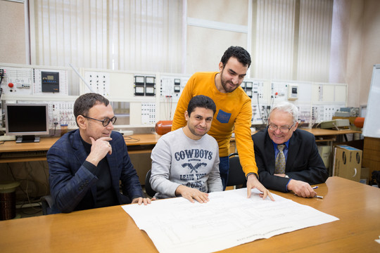 Mahmoud Mahrous Aref Amery and Amir Salah Hassan Abdel Menaem (Egypt), UrFU doctoral candidates in 'Electro and Heat Power Engineering' with their supervisors Prof. Andrey V. Pazderin and Prof. Vladislav P. Oboskalov