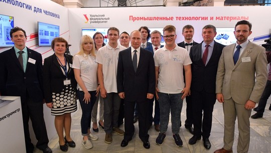 UrFU’s start-uppers presented their projects to Vladimir Putin. Photo: kremlin.ru