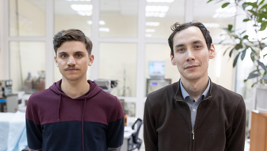 Михаил Калинкин и Ринат Абашев исследуют матрицу литий-магниевого фосфата