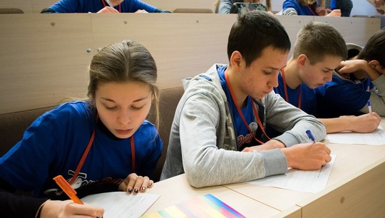 В Екатеринбург приедет почти 300 школьников со всей России