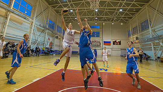 Игры прошли в упорной, бескомпромиссной борьбе. Фото: Илья Сафаров