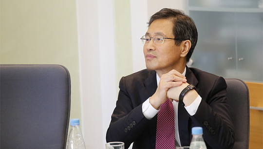 Park Ro-byug, Ambassador Extraordinary and Plenipotentiary of the Republic of Korea in the Russian Federation, read a lecture for UrFU Department of International Relations students. Photo by Ilya Safarov