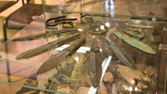 В культурном слое святилища археологи нашли оружие из бронзы и камня