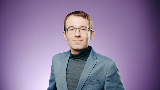 Роман Яговитин работает лаборантом в лаборатории химического дизайна новых многофункциональных материалов