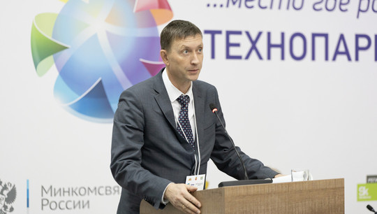Игорь Манжуров отмечает, что многие разработки центра уникальны и адаптированы для российской промышленности