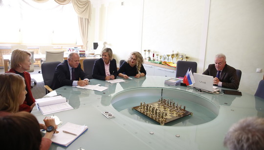 First Vice-rector Dmitry Bugrov discussed the prospects for student education and cooperation areas between UrFU and the Czech Republic with the delegation of the Karlovy Vary Region