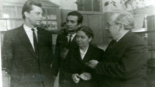 Лауреаты Сталинской премии за создание сульфаниламидных препаратов Исаак Постовский (справа), рядом — его ученица Наталия Беднягина