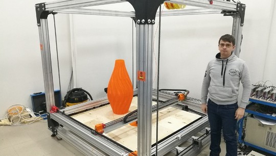 Создать проект «Разработка 3D-принтера для высокотемпературных пластиков» Евгению Волохину вместе с командной необходимо за два года