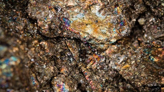 Пирит и арсенопирит — носители золота, а также перспективные упорные рудные и техногенные материалы, содержащие сульфидные минералы