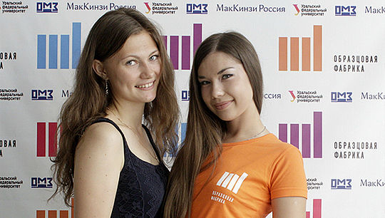 Дарья Лахмотко (слева) считает, что работа на Фабрике бережливого производства — отличная возможность реализовать навыки