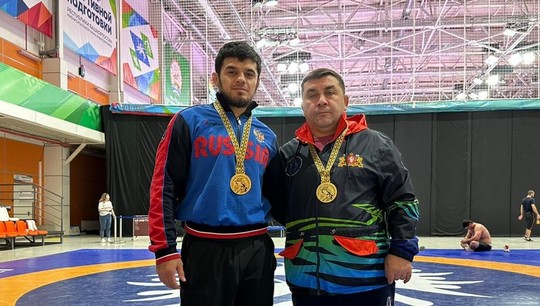Азамат Ахмедов со своим тренером Гейдаром Мамедалиевым