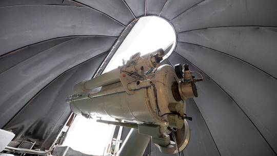 На сегодня в обсерватории установлено шесть телескопов, с помощью которых ученые проводят исследования