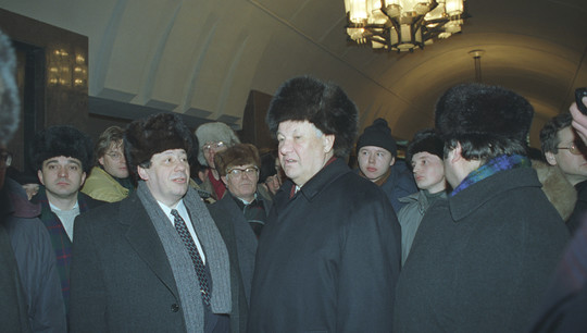Борис Ельцин в екатеринбургском метро. Февраль 1996 г.
