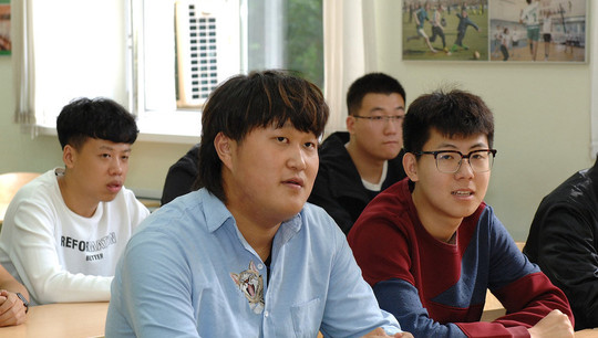 Сейчас студенты из Китая проходят дополнительный курс интенсивной подготовки русскому языку как иностранному