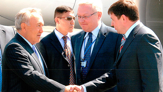 The President Nursultan Nazarbayev and Prime Minister of the Sverdlovsk region (now the rector of Ural Federal University), Victor Koksharov during the SCO summit in Ekaterinburg in 2009