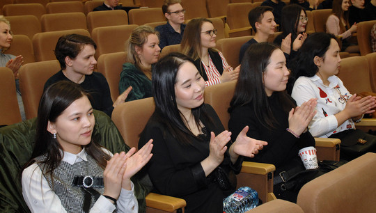Ежегодно студенты из республики получают именные стипендии целевого капитала «Казахстан» эндаумент-фонда вуза