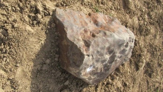 El meteorito fue hallado en la estepa, cerca de un campo de misiles en la región de Astracán