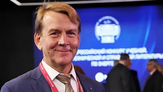 The first place diploma was awarded to Sergey Kokin at St. Petersburg Economic Forum. Photo: press service of “MRSK Ural”