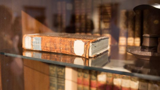 В отделе редких книг хранятся около 25 тыс. изданий XVII–XIX веков