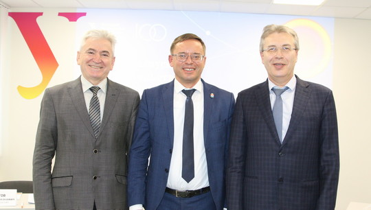 Алексей Герасимов (в центре) рассчитывает на поддержку местных предприятий для развития филиала вуза в Каменске-Уральском