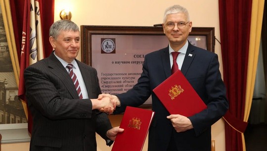 Соглашение подписали Виктор Кокшаров и Александр Емельянов