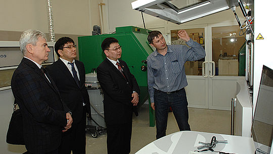 Гостям из Монголии провели экскурсии по Образцовой фабрике бережливого производства, Центру высоких технологий в машиностроении и Центру