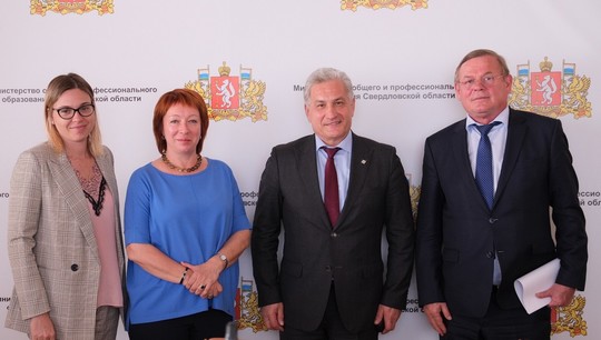 Слева направо: Елена Позолотина, Елена Авраменко, Юрий Биктуганов и Сергей Князев