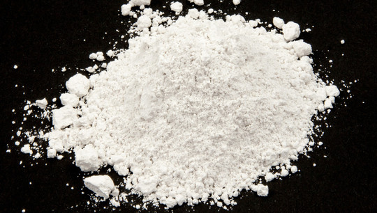 Диоксид титана — вещество белого цвета, которое широко применяется в бумажной и лакокрасочной промышленности