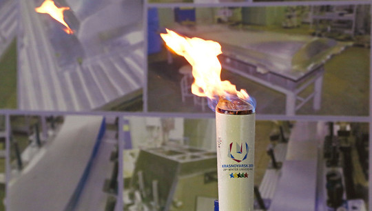Форма факела символизирует образ ветра, несущего огонь Универсиады-2019, отражает его стремительность и мощь