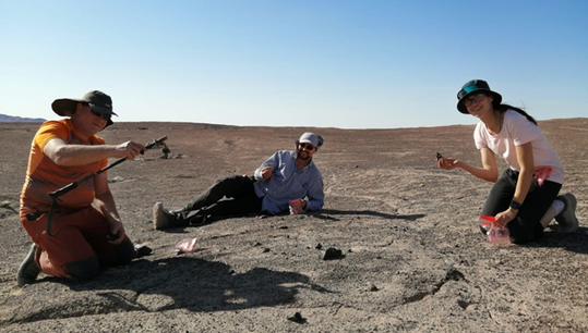 Ученые две недели искали в пустыне внеземное вещество