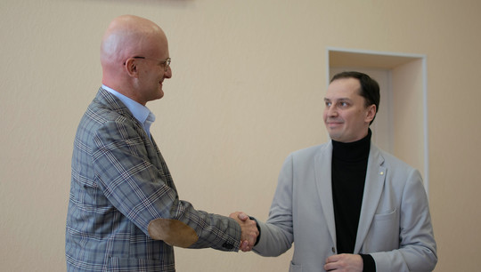 Соглашение подписали Дмитрий Толмачёв и Михаил Сродных