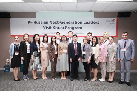 Participants visited leading Korean universities, and had meetings with colleagues from Seoul National University, the Academy of Korean Studies, and Hankuk University of Foreign Languages. Photo: provided by the organizers.