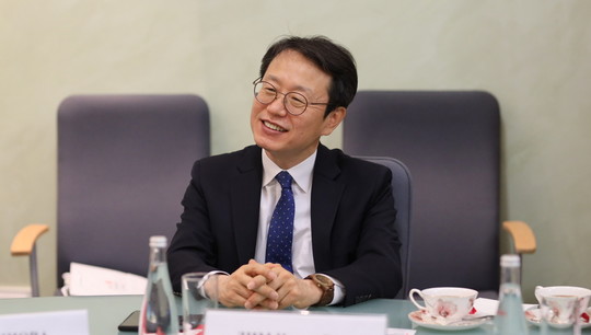 Лим Чеоль Воо также провел встречу с преподавателями и специалистами-корееведами