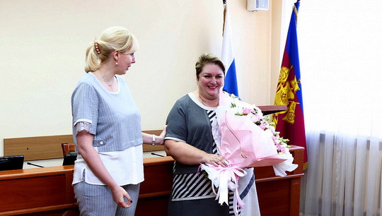 Анна Минькова поздравила Елену Воробьеву (на фото слева направо)
