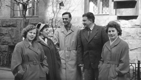 Михаил Руткевич (второй справа) с коллегами из УрГУ (ныне УрФУ) в 1950-е гг.